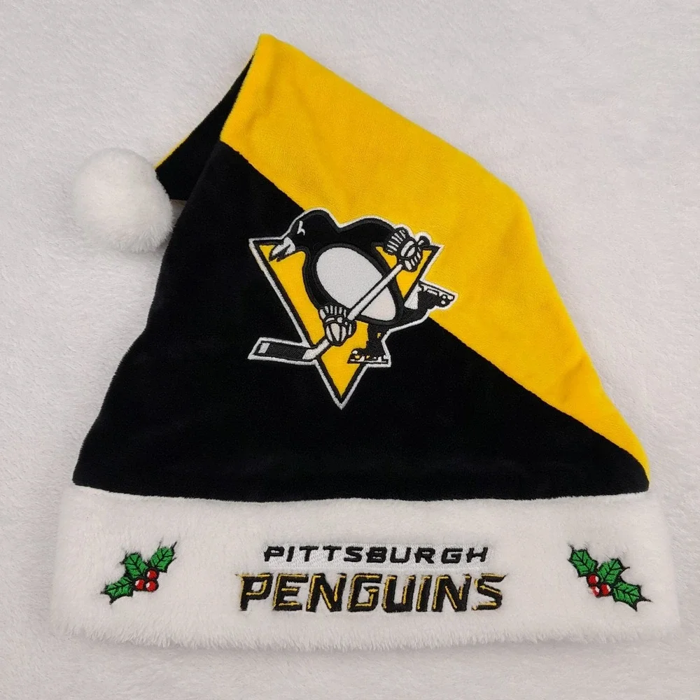 Pittsburgh‎ Penguins NHL Colorblock Santa Hat Forever Collectibles Logo Winter